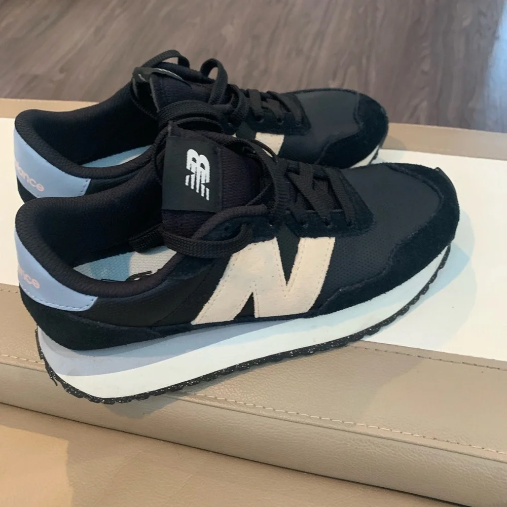 New Balance 237 Sneakers - Picture 9 of 13